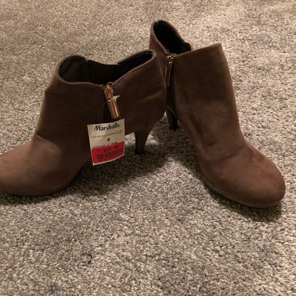 Bandolino soft suede bootie